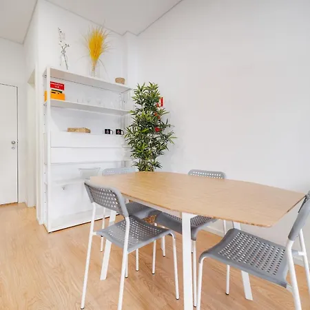 Nomad's Bolhao Market & Metro Station Apartment